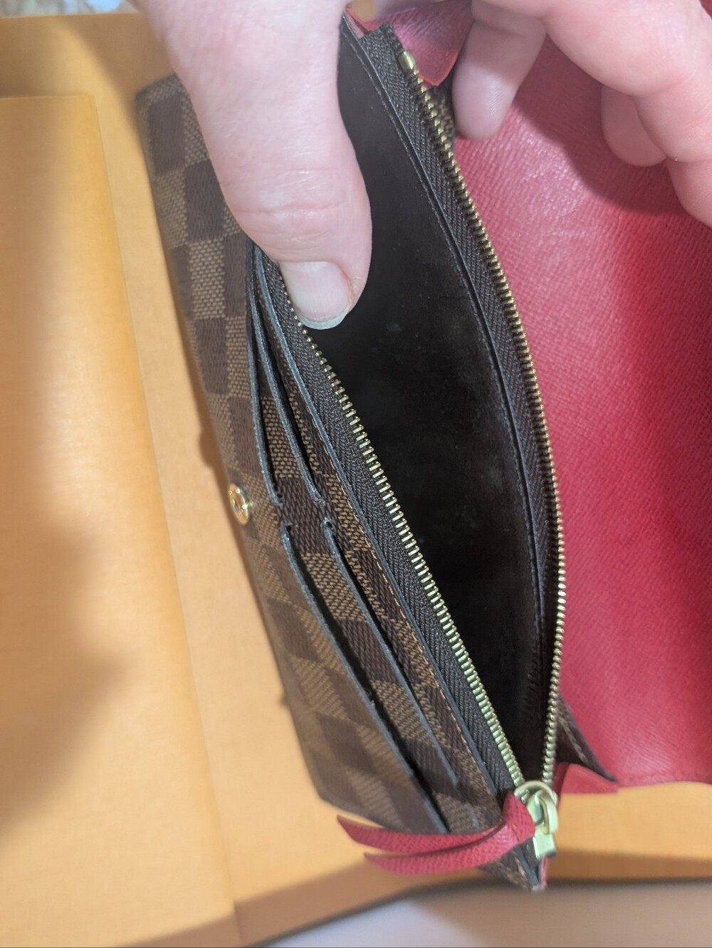 Louis Vuitton Sarah Wallet - Picture 5 of 5
